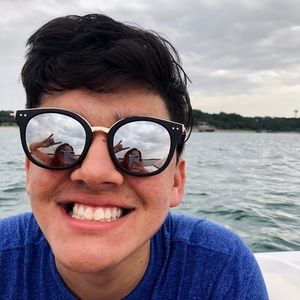 Meet your Posher, Cade